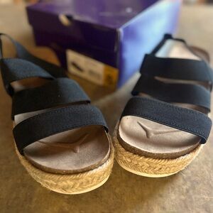 Madden Girl Women’s sandal. Black. Size 8